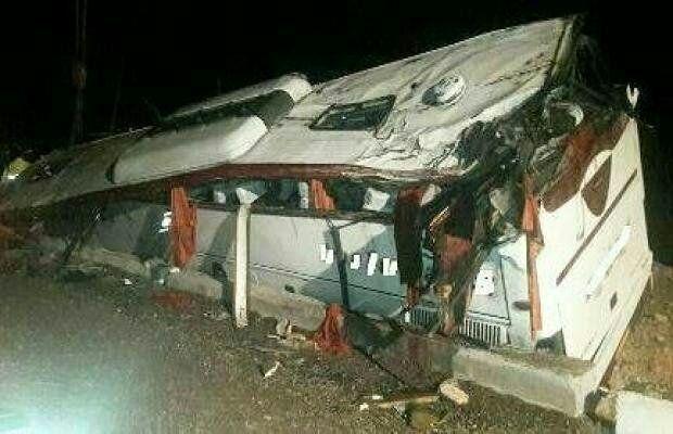 10 کشته و 11 زخمی در واژگونی اتوبوس در اتوبان زنجان ـ تبریز