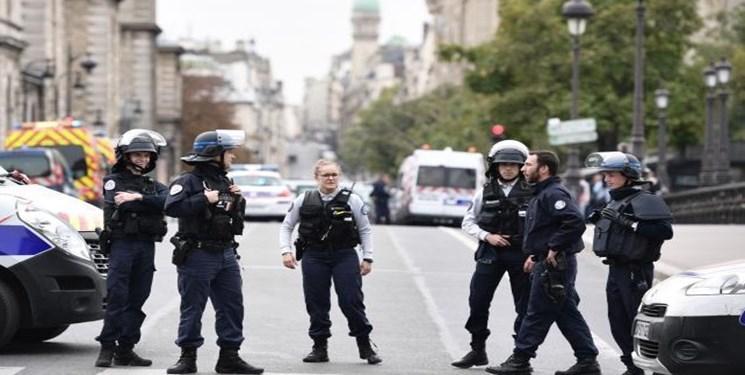 پلیس فرانسه یک مظنون را با روش فشار بر گردن کشته است