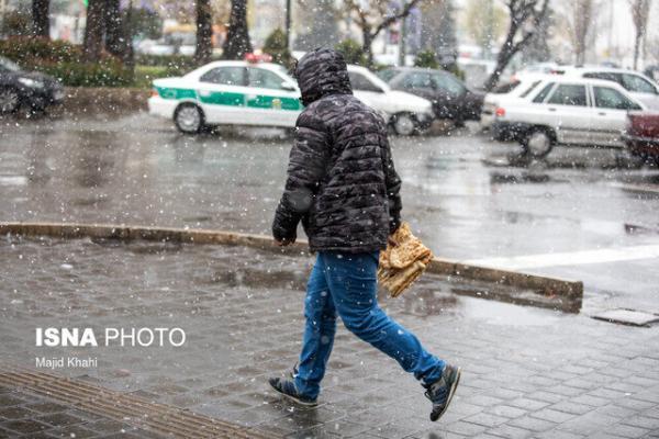 وزش باد شدید همراه با بارش برف و باران در همدان وزش باد شدید همراه با بارش برف و باران در همدان