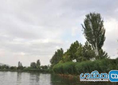دریاچه ذوب آهن یکی از جاذبه های گردشگری اصفهان به شمار می رود